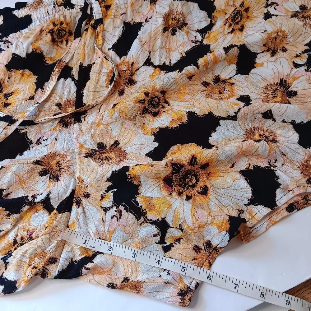 NWT Resort wear short pockets floral print Black Cream rayon Plus Size 2X. - Picture 9 of 15